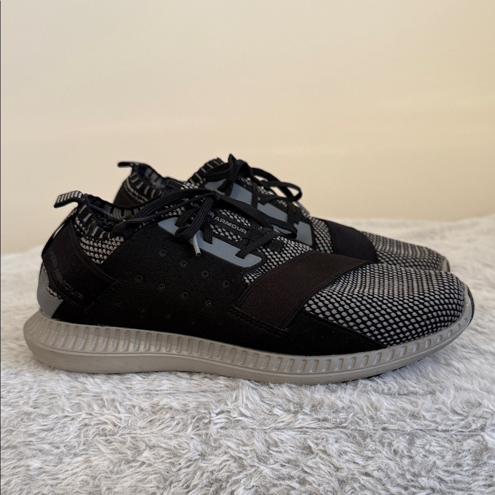 Under Armour Threadborne Shift casual sneaker black and white heathered colorway